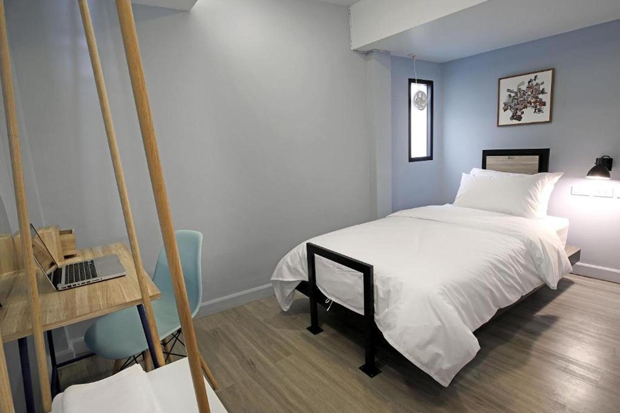 Simply Sleep Hostel Банкок Екстериор снимка