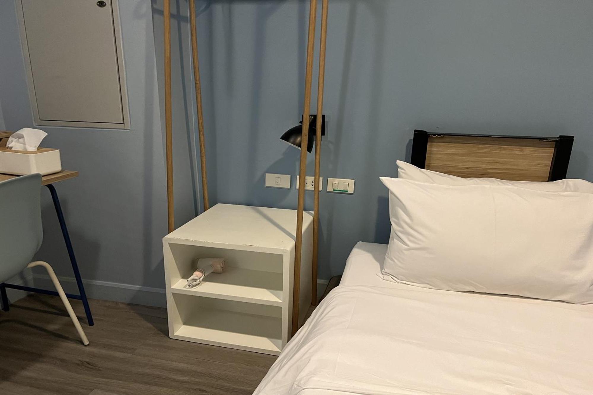 Simply Sleep Hostel Банкок Екстериор снимка