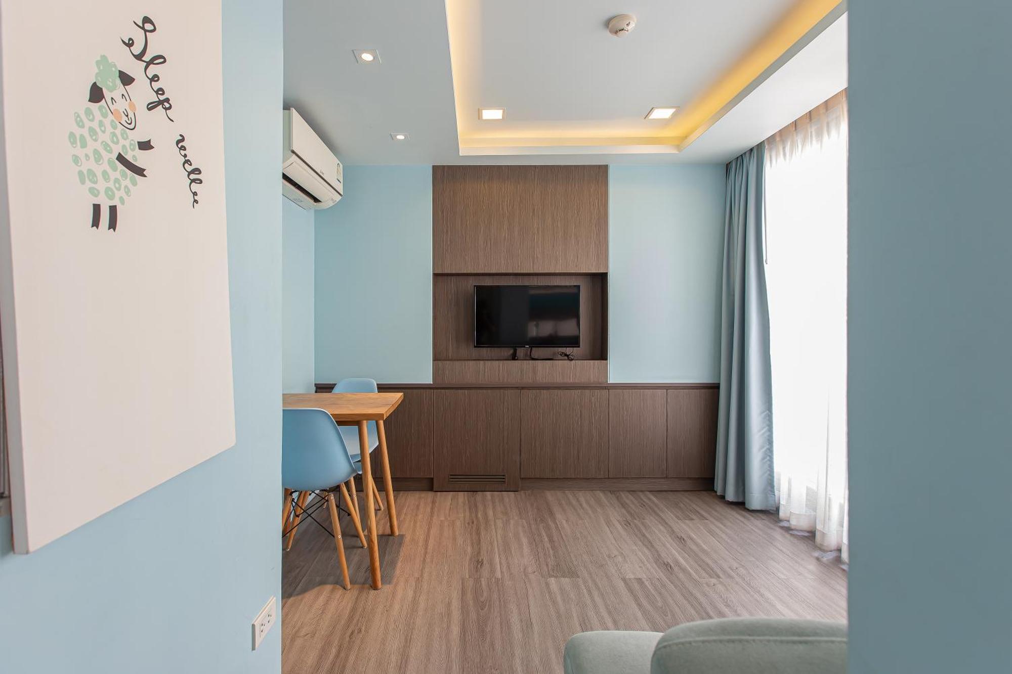 Simply Sleep Hostel Банкок Екстериор снимка