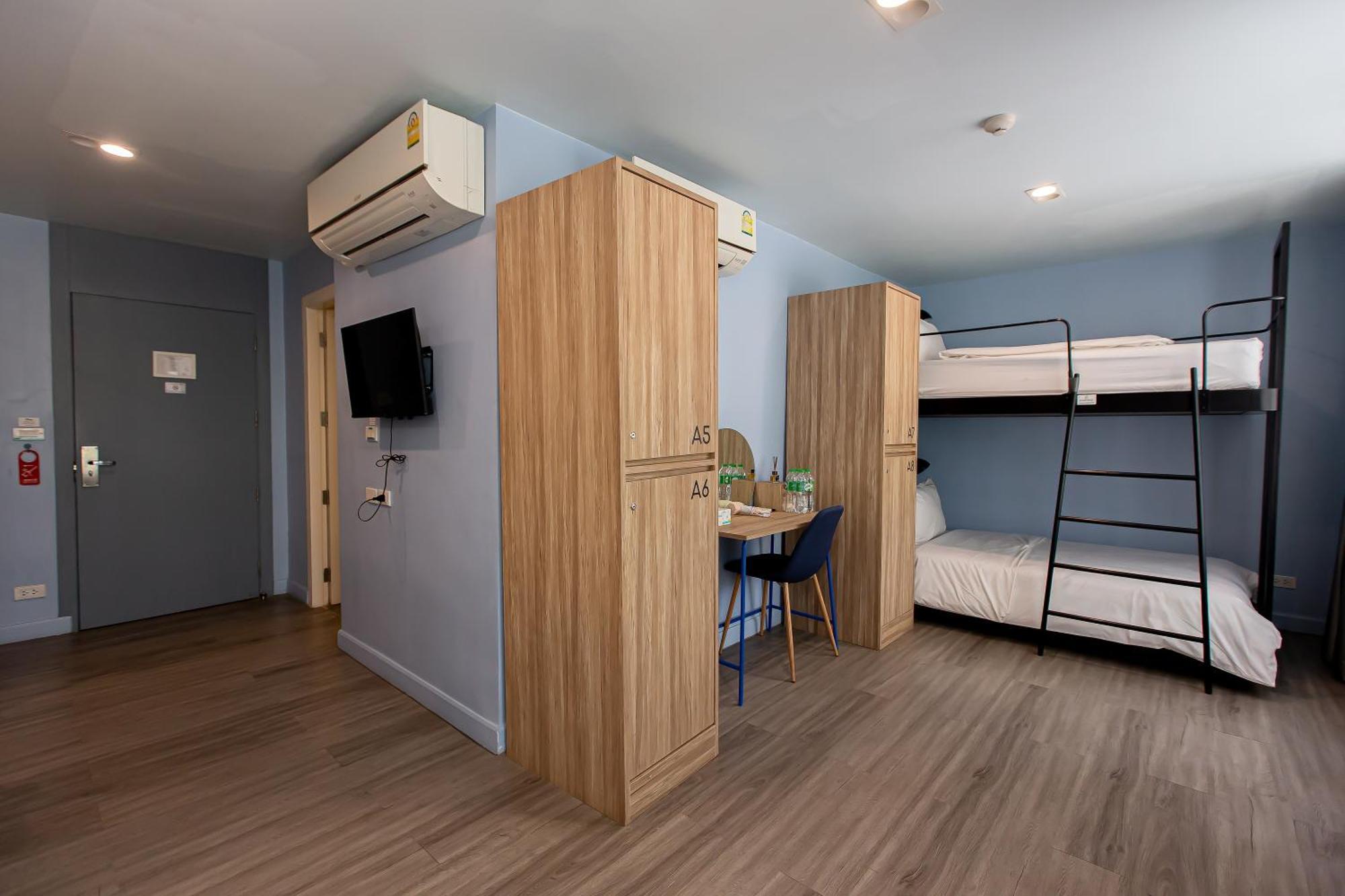 Simply Sleep Hostel Банкок Екстериор снимка