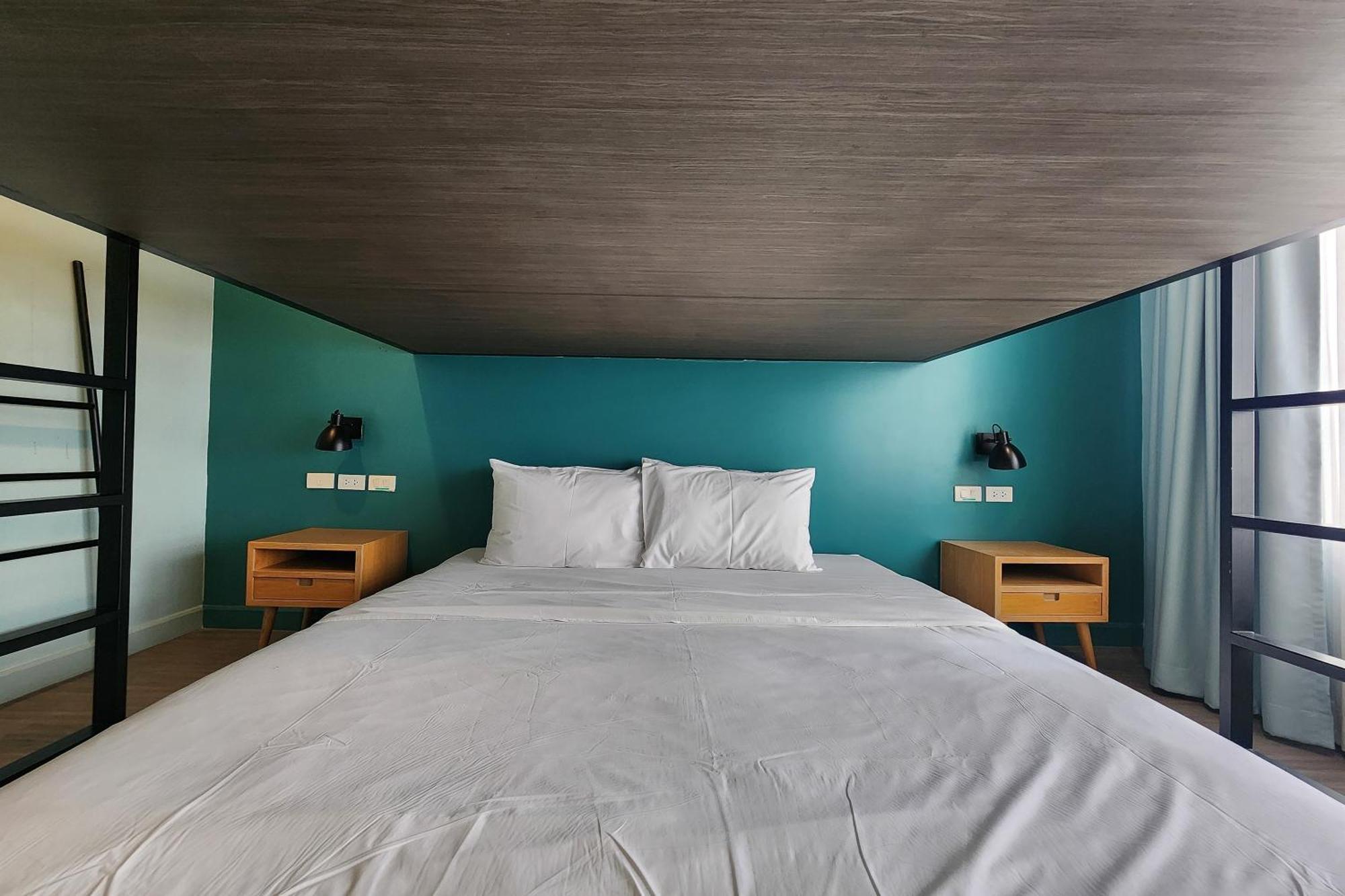 Simply Sleep Hostel Банкок Екстериор снимка