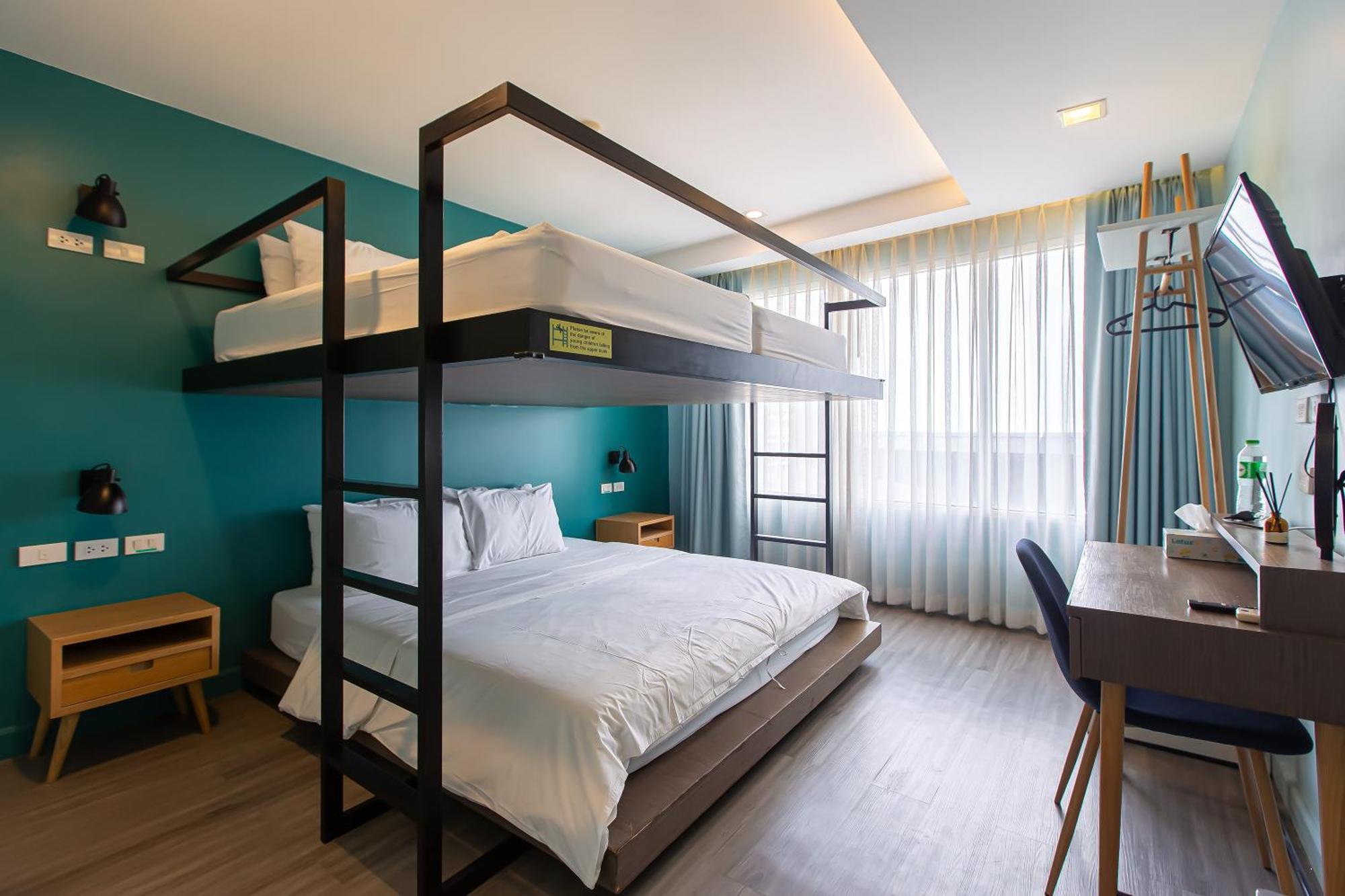 Simply Sleep Hostel Банкок Екстериор снимка