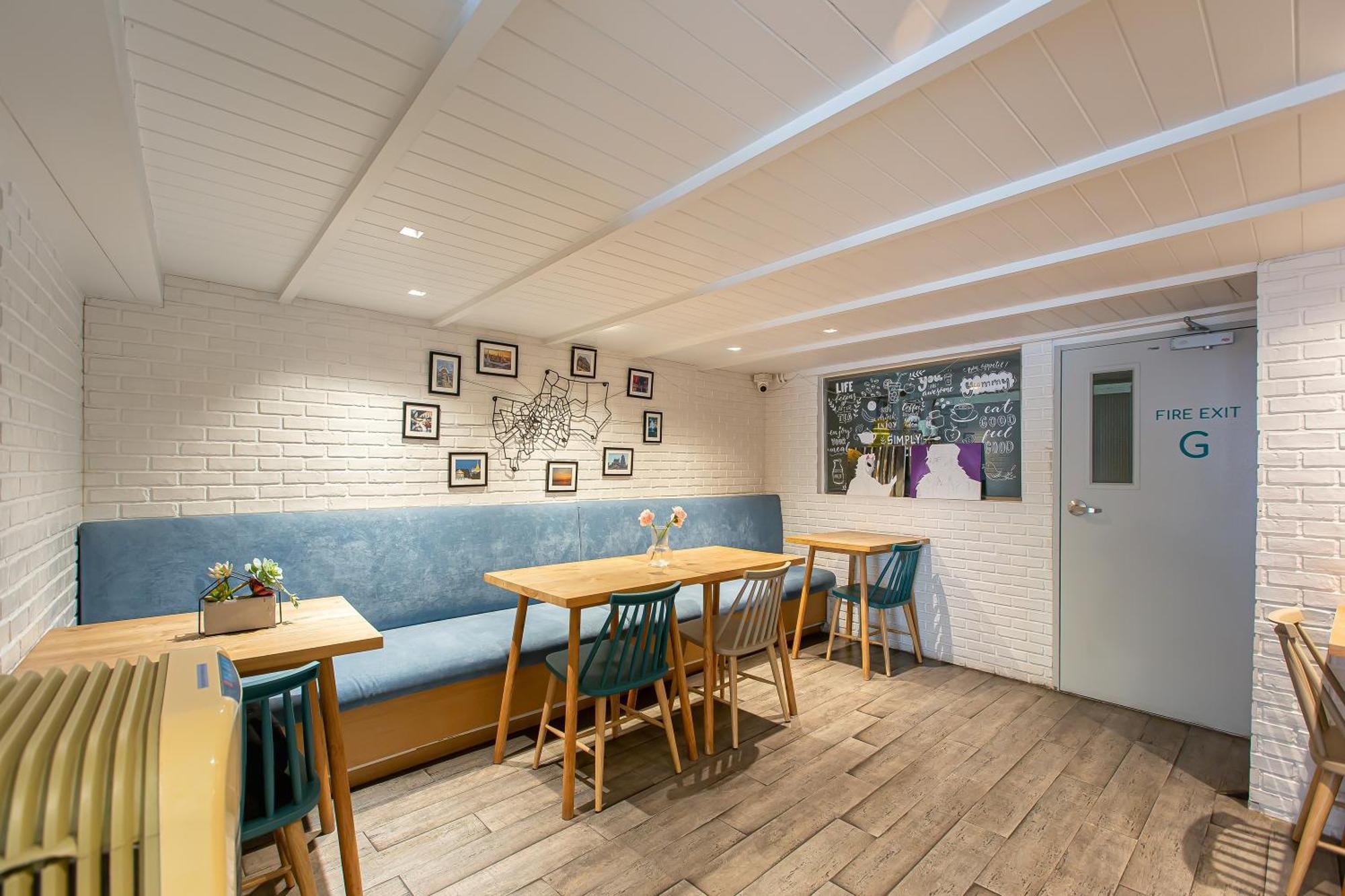 Simply Sleep Hostel Банкок Екстериор снимка