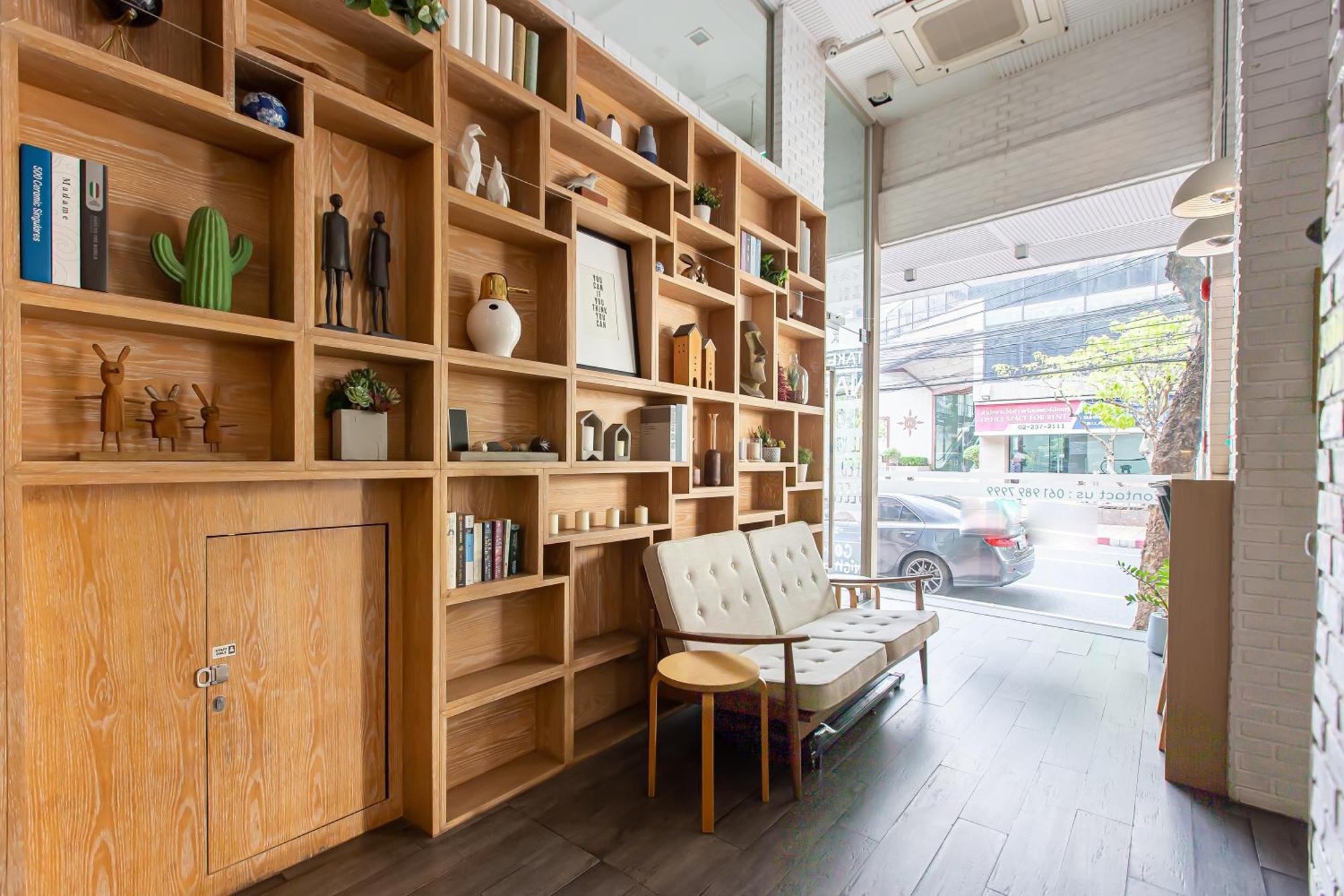 Simply Sleep Hostel Банкок Екстериор снимка