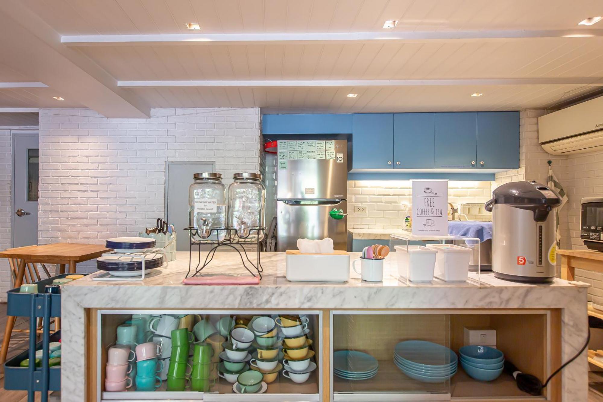 Simply Sleep Hostel Банкок Екстериор снимка