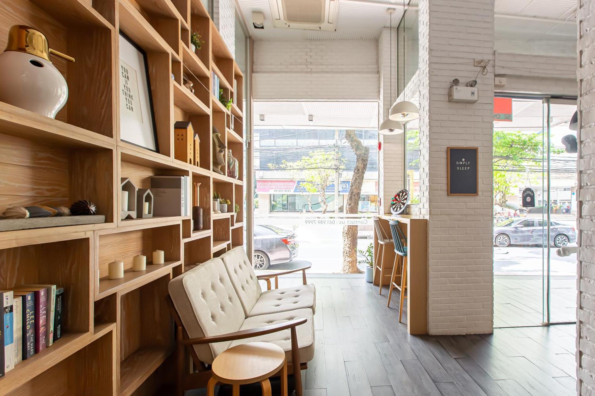 Simply Sleep Hostel Банкок Екстериор снимка