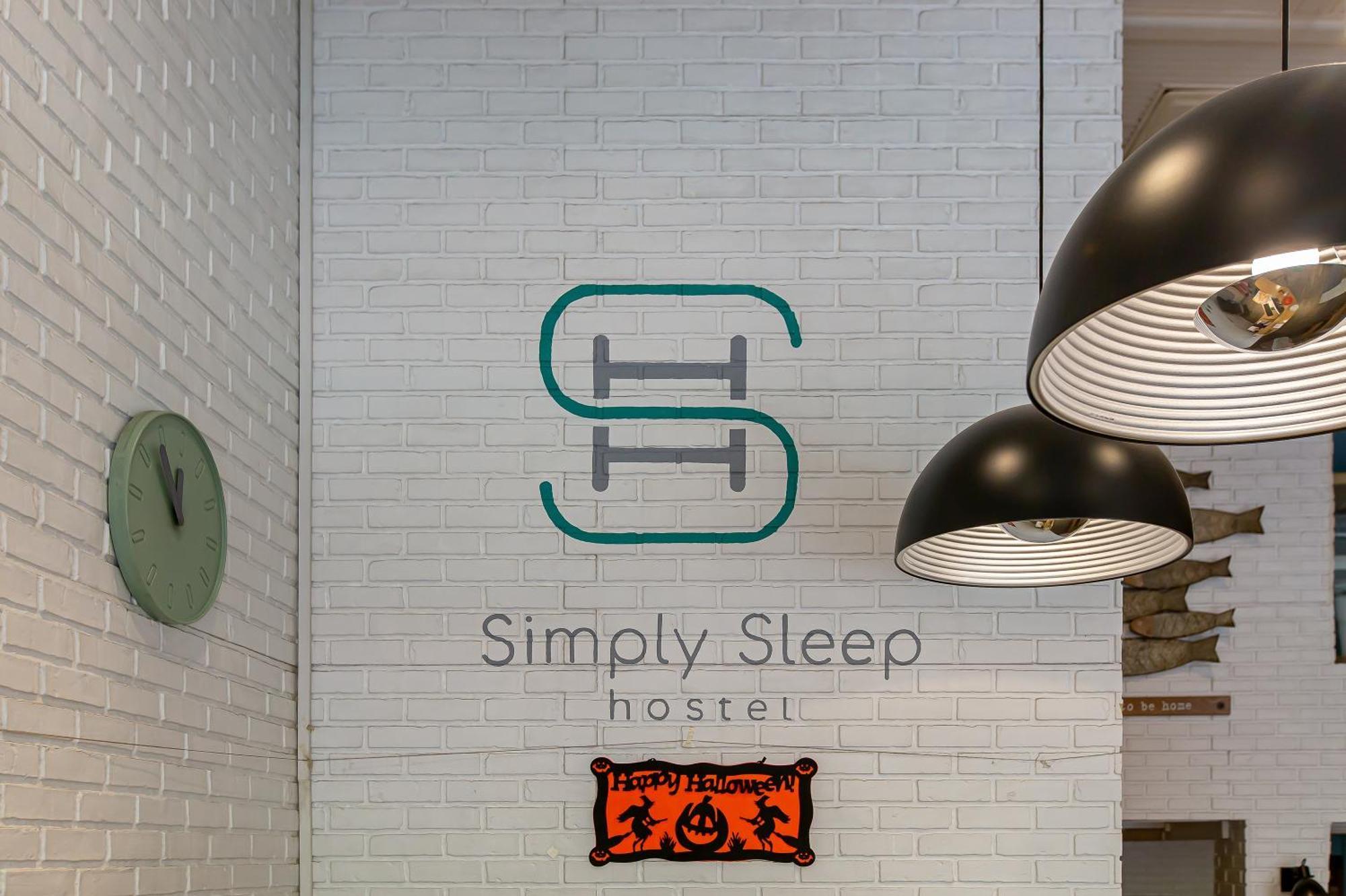 Simply Sleep Hostel Банкок Екстериор снимка