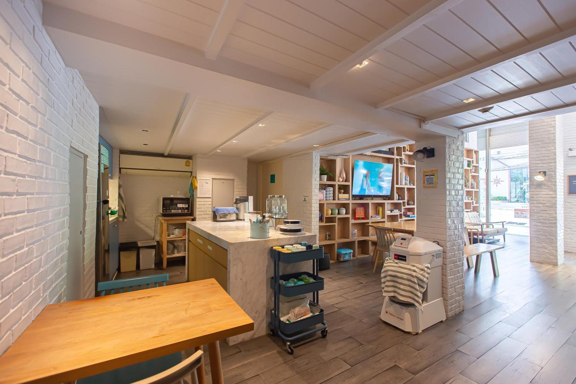 Simply Sleep Hostel Банкок Екстериор снимка